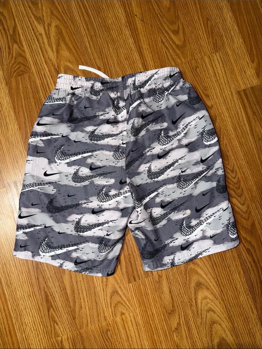 Nike Boys Gray & White Swoosh Camo Swim Shorts Size Large (10/12)